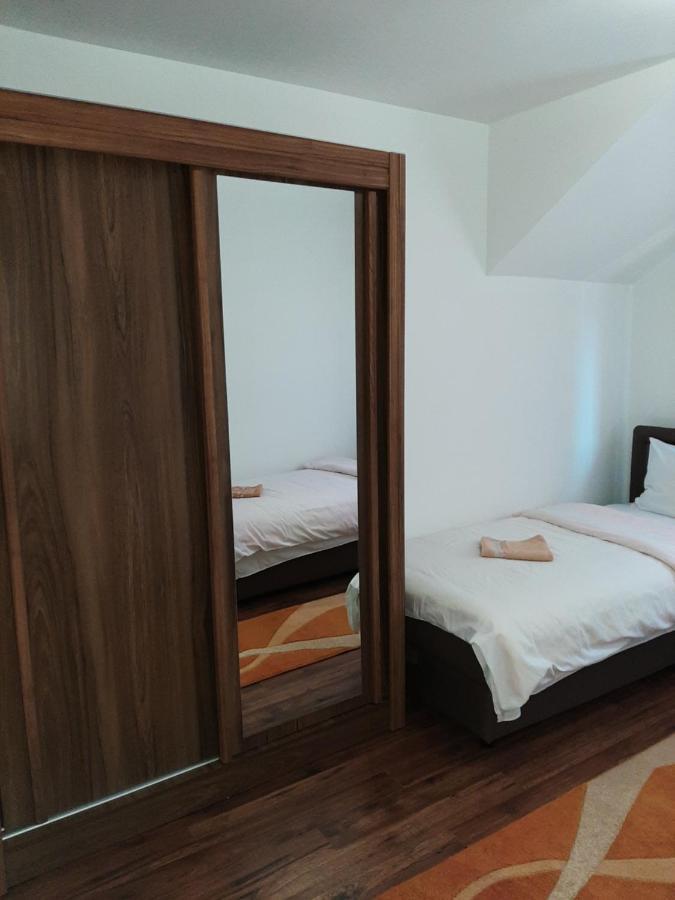 Apartmani Mia Vuksanovic Cetinje Bilik gambar