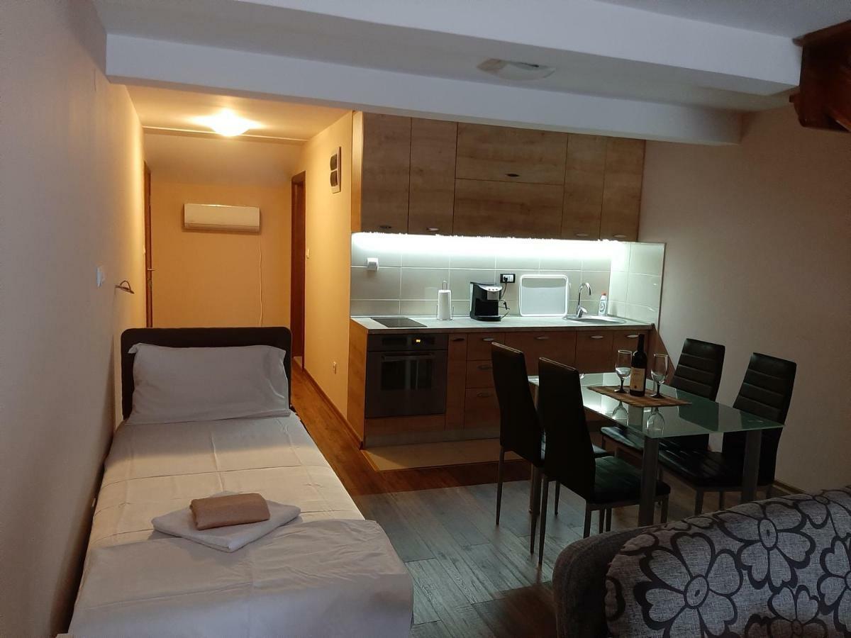 Apartmani Mia Vuksanovic Cetinje Luaran gambar